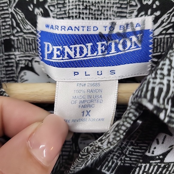 Pendleton Womens Plus Sz 1X Hearts and Clover Button Down Blouse Black White - Picture 5 of 9